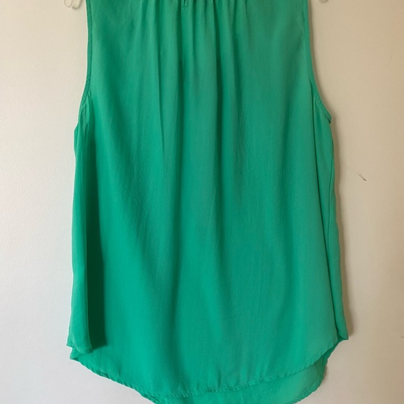 🌸Beautiful summer green sleeveless top - Picture 2 of 5